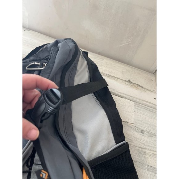 Outdoor Products padded zippered backpack with side pouches - Picture 7 of 10